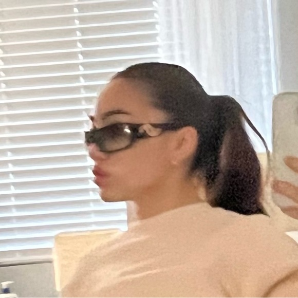 Vintage Chanel sunglasses - Picture 7 of 8